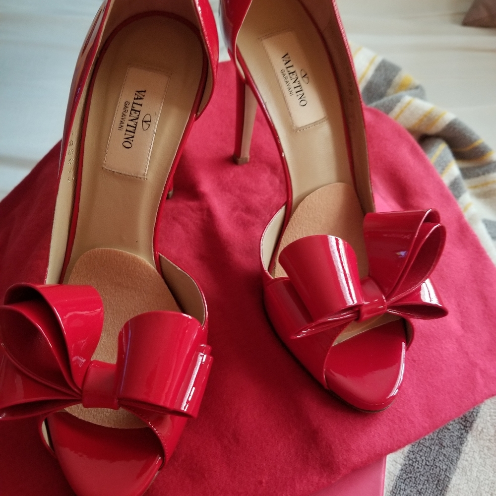 Red Valintino Garavani